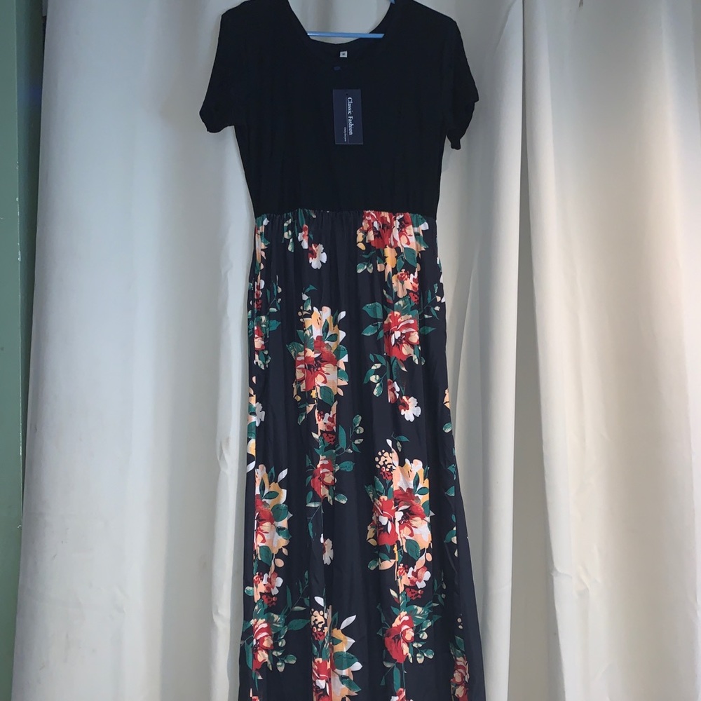 New Auselily Maxi dress Size Medium